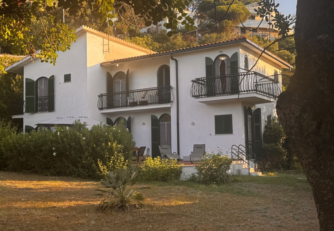 Apartment in Sperlonga - Appartamento con accesso diretto al mare 