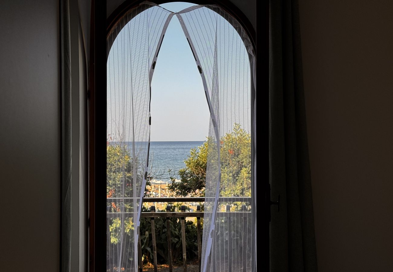 Apartment in Sperlonga - Casa vista mare sul mare 