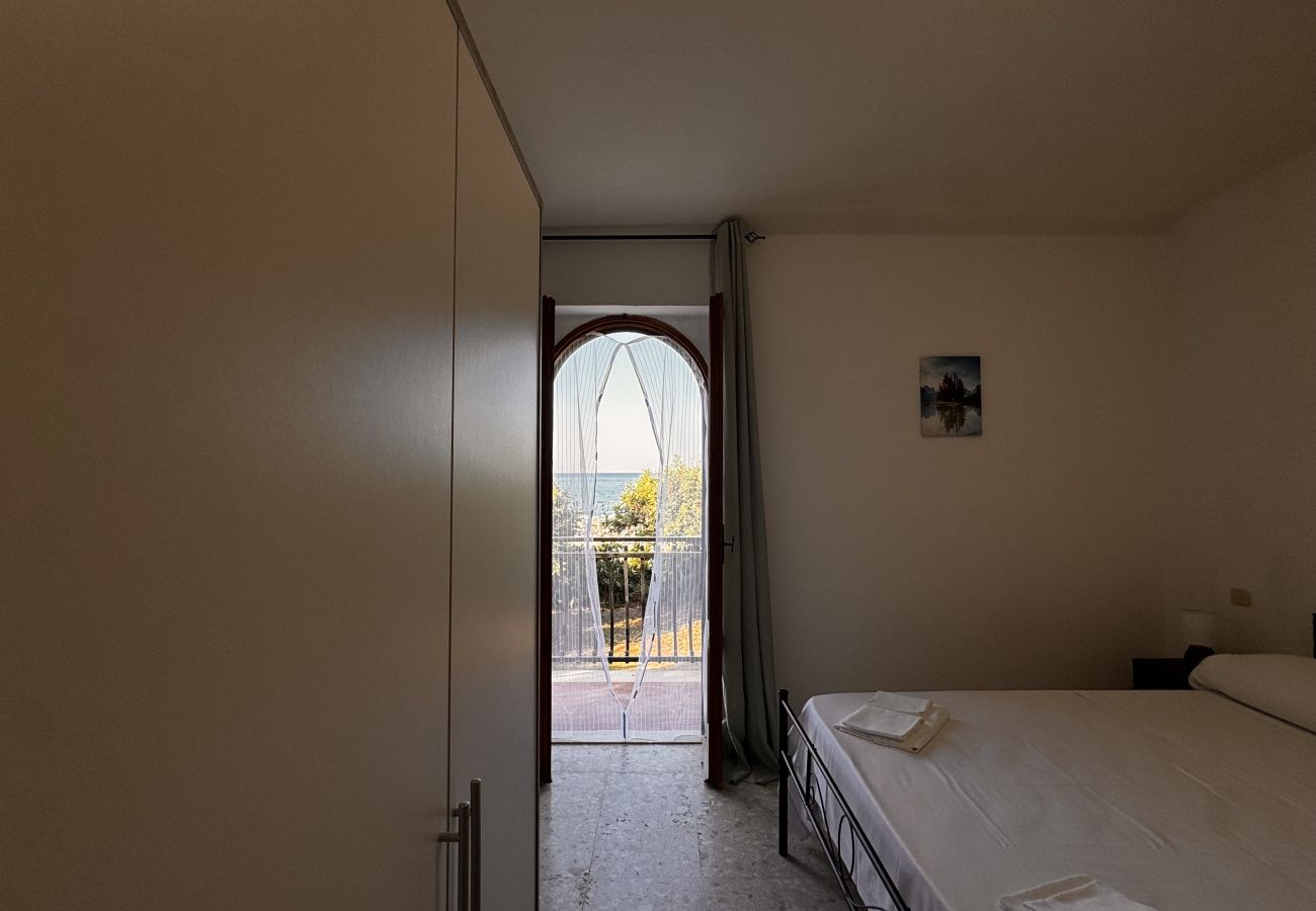 Apartment in Sperlonga - Casa vista mare sul mare 